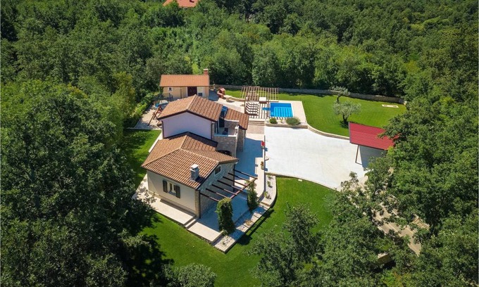 Bazgalji House | 195 m² House ∙ 4 bedrooms ∙ 10 guests