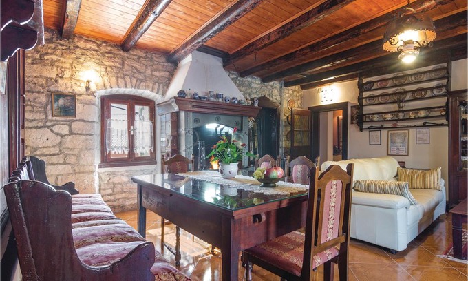 Kruncici House | 2 bedroom accommodation in Kruncici