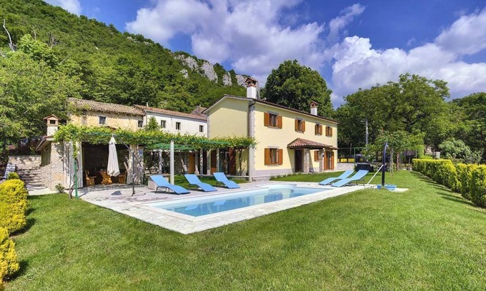 Lupoglav House | 200 m² House ∙ 4 bedrooms ∙ 10 guests