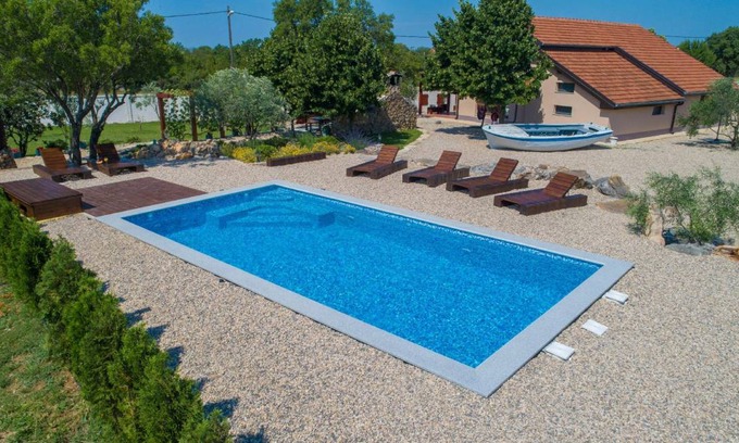 Smrdelje House | 200 m² House ∙ 4 bedrooms ∙ 11 guests
