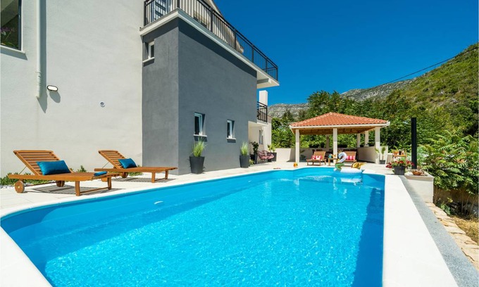Trstenik House | 200 m² House ∙ 5 bedrooms ∙ 10 guests