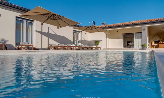 Smoljanci Villa | 200 m² Villa ∙ 3 bedrooms ∙ 8 guests