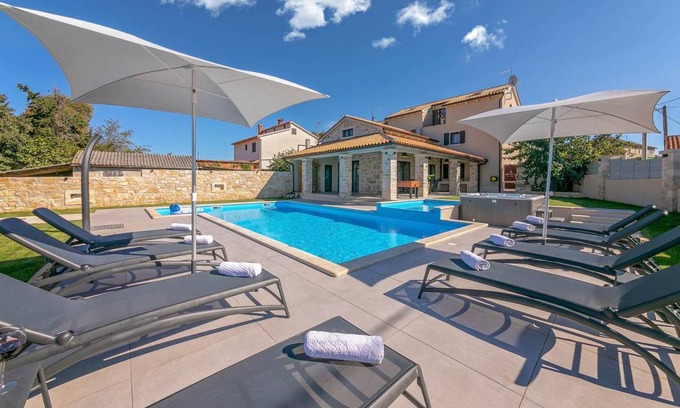 Filipini Villa | 200 m² Villa ∙ 4 bedrooms ∙ 8 guests