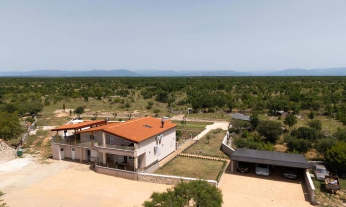Bogatic Villa | 200 m² Villa ∙ 5 bedrooms ∙ 9 guests