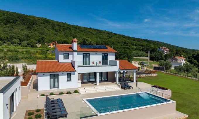 Brgod House | 210 m² House ∙ 4 bedrooms ∙ 11 guests