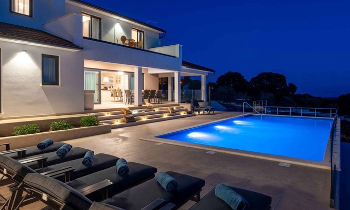 Brgod Villa | 210 m² Villa ∙ 4 bedrooms ∙ 11 guests