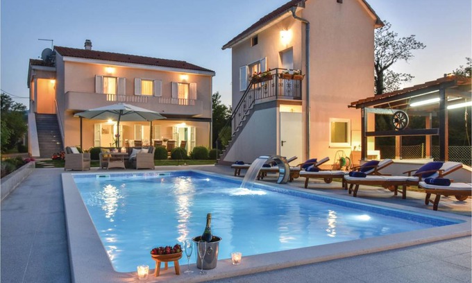 Citluk House | 213 m² House ∙ 6 bedrooms ∙ 11 guests