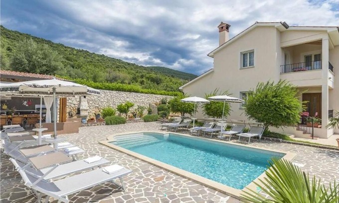 Brovinje House | 220 m² House ∙ 6 bedrooms ∙ 12 guests