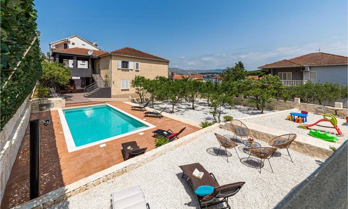 Okrug Gornji House | 228 m² House ∙ 5 bedrooms ∙ 10 guests