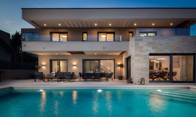 Kastel Novi House | 230 m² House ∙ 4 bedrooms ∙ 8 guests