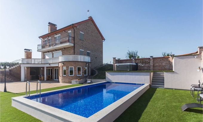Svajcarnica House | 235 m² House ∙ 5 bedrooms ∙ 12 guests