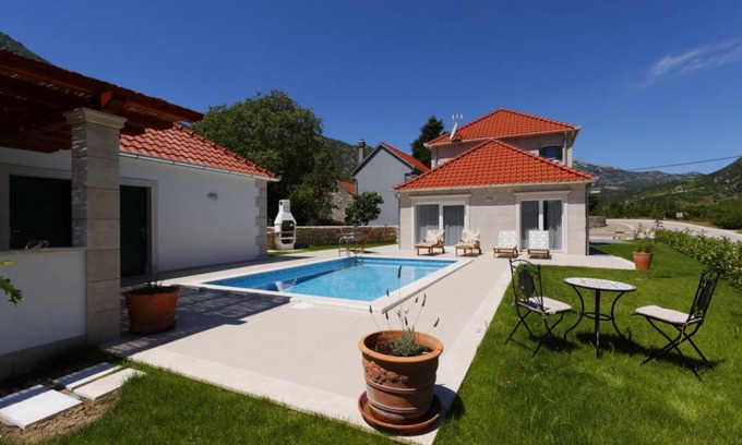 Tucepi House | 237 m² House ∙ 3 bedrooms ∙ 6 guests