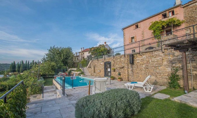 Oprtalj Villa | 238 m² Villa ∙ 6 bedrooms ∙ 12 guests