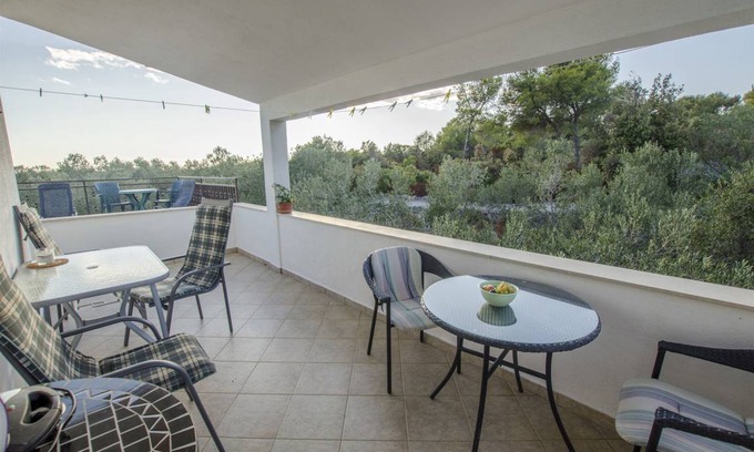 Maslinica Apartment | 24 m² Apartment ∙ 2 bedrooms ∙ 3 guests