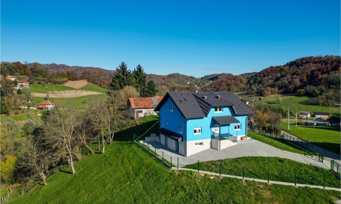 Desinic House | 240 m² House ∙ 4 bedrooms ∙ 10 guests