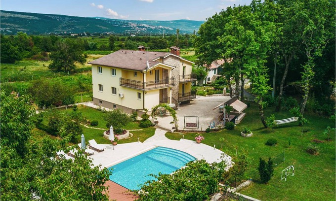 Prolozac House | 240 m² House ∙ 6 bedrooms ∙ 12 guests