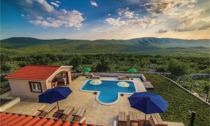 Lecevica House | 250 m² House ∙ 4 bedrooms ∙ 10 guests