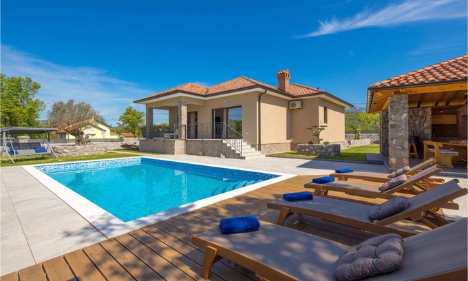 Soboli House | 260 m² House ∙ 3 bedrooms ∙ 6 guests