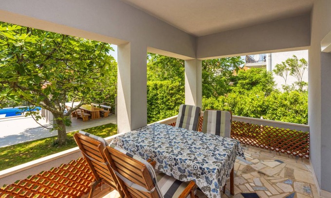 Jadranovo House | 260 m² House ∙ 5 bedrooms ∙ 14 guests
