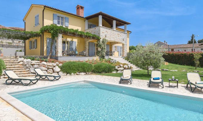 Heraki Villa | 260 m² Villa ∙ 5 bedrooms ∙ 9 guests
