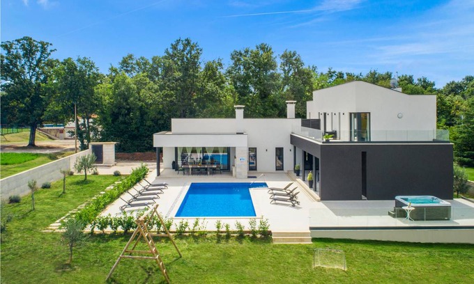 Kujici House | 270 m² House ∙ 5 bedrooms ∙ 12 guests