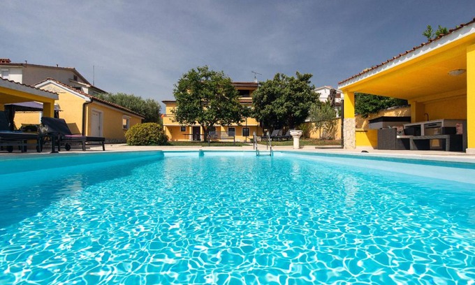 Zbandaj House | 280 m² House ∙ 5 bedrooms ∙ 14 guests