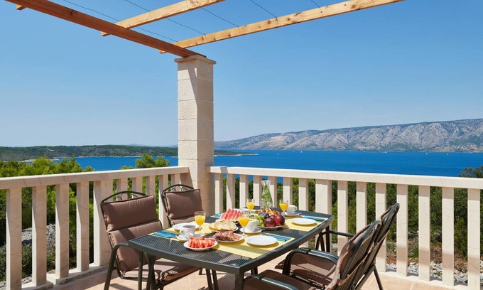 Stari Grad Villa | 280 m² Villa ∙ 4 bedrooms ∙ 10 guests