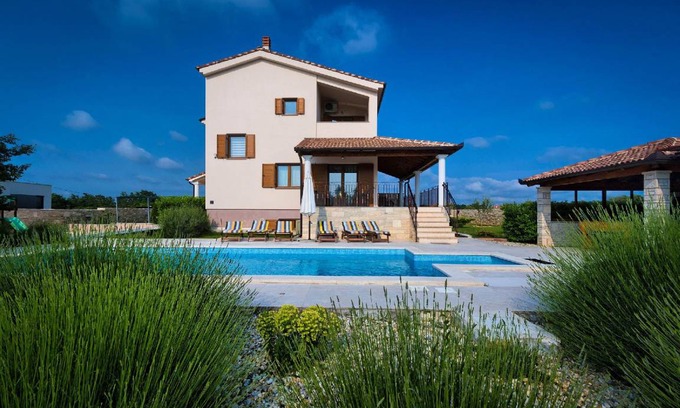 Stokovci House | 290 m² House ∙ 4 bedrooms ∙ 10 guests