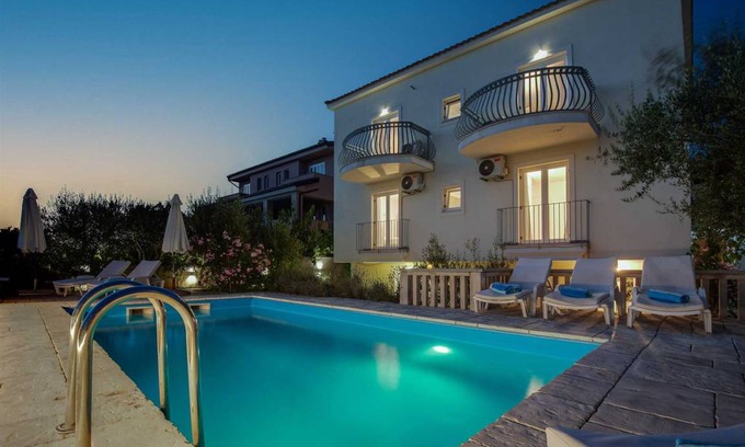 Milohnici Villa | 290 m² Villa ∙ 6 bedrooms ∙ 16 guests
