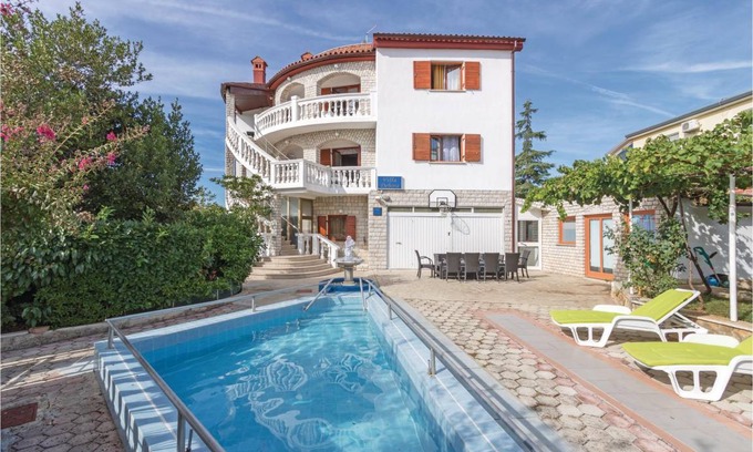 Gregovica House | 293 m² House ∙ 8 bedrooms ∙ 16 guests