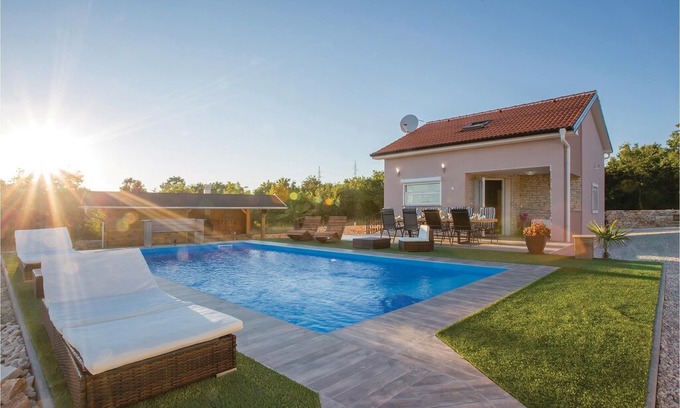 Galizana House | 3 bedroom accommodation in Galizana
