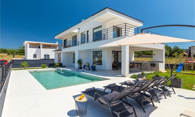 Galizana House | 3 bedroom accommodation in Galizana