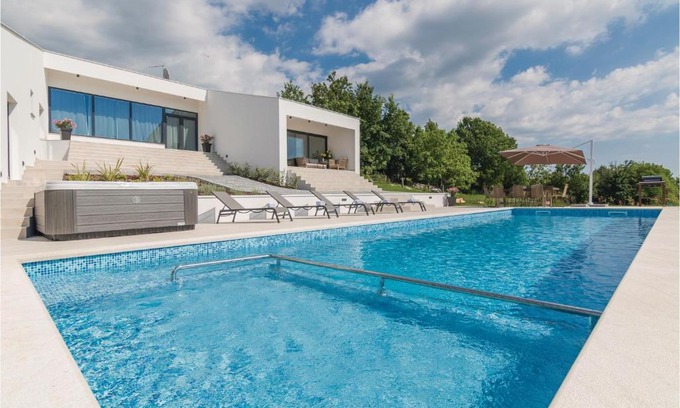 Jezenj House | 3 Bedroom Amazing Home In Veli Jezenj