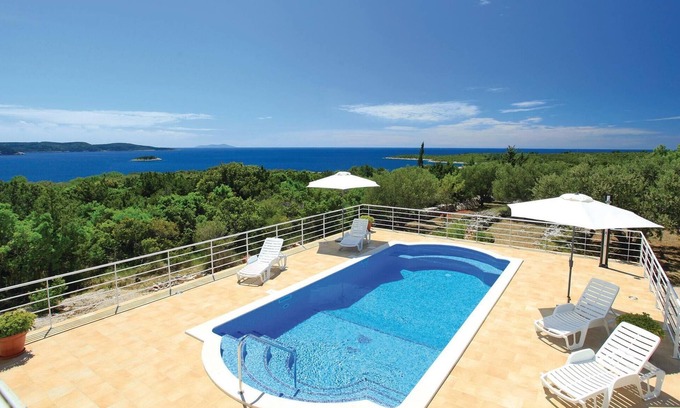 Vela Luka House | 3 bedroom awesome home in Pelegrin