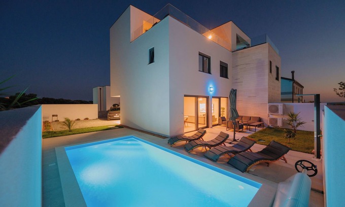 Kolan House | 3-bedroom house in lovely Mandre with AC, WiFi. Enjoy your stay