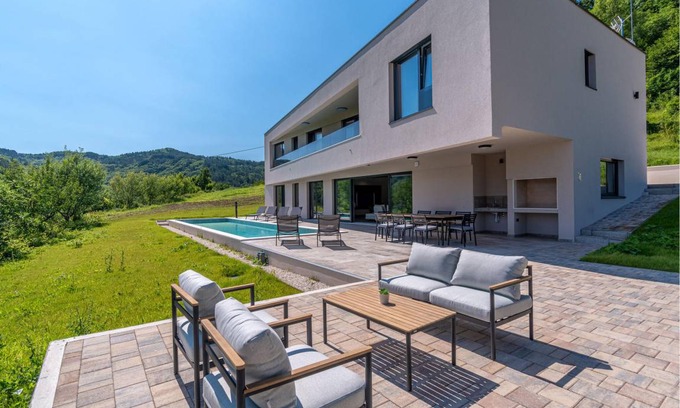 Pazin House | 300 m² House ∙ 5 bedrooms ∙ 10 guests