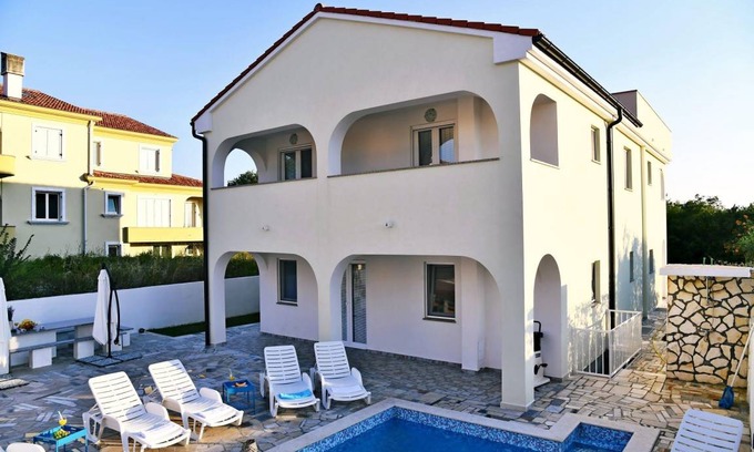 Bogovici House | 300 m² House ∙ 6 bedrooms ∙ 14 guests