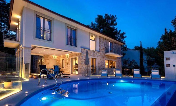 Vrboska Villa | 300 m² Villa ∙ 4 bedrooms ∙ 10 guests