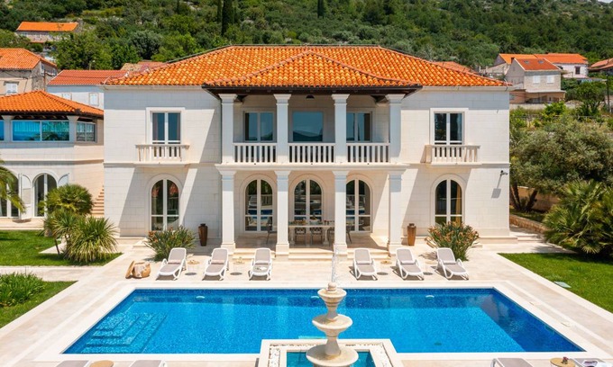 Trsteno Villa | 300 m² Villa ∙ 6 bedrooms ∙ 12 guests