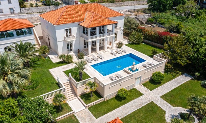Trsteno Villa | 300 m² Villa ∙ 6 bedrooms ∙ 12 guests