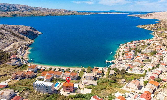 Metajna House | 320 m² House ∙ 14 bedrooms ∙ 28 guests