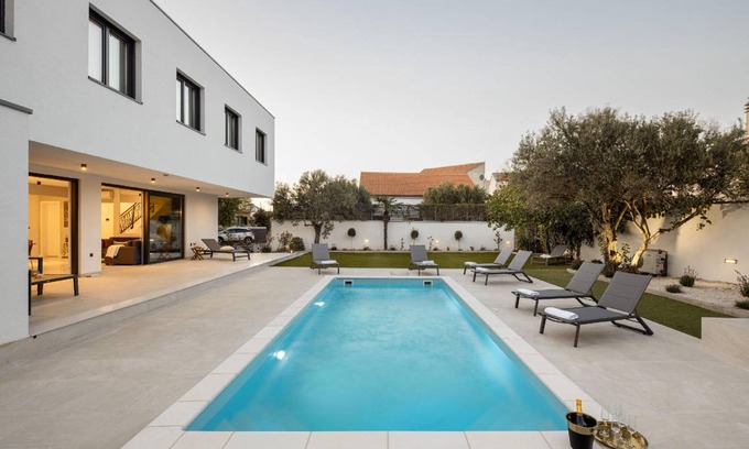 Murter House | 320 m² House ∙ 5 bedrooms ∙ 12 guests