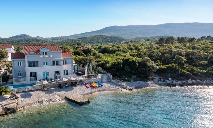 Janjina House | 320 m² House ∙ 6 bedrooms ∙ 12 guests