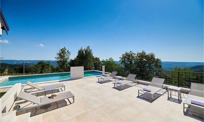Oprtalj House | 320 m² House ∙ 4 bedrooms ∙ 8 guests