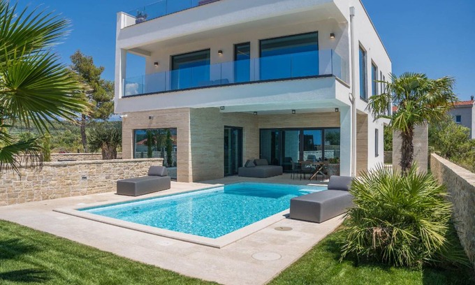 Ljubac House | 330 m² House ∙ 3 bedrooms ∙ 6 guests