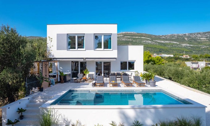 Rudine Villa | 330 m² Villa ∙ 4 bedrooms ∙ 8 guests