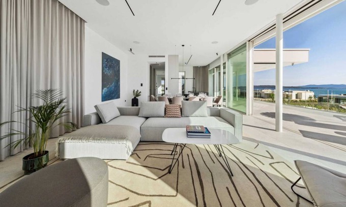 Ugljan Villa | 340 m² Villa ∙ 6 bedrooms ∙ 12 guests