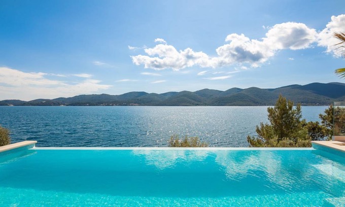 Viganj Villa | 340 m² Villa ∙ 6 bedrooms ∙ 12 guests