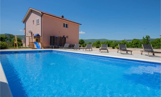 Donji Prolozac House | 350 m² House ∙ 5 bedrooms ∙ 10 guests