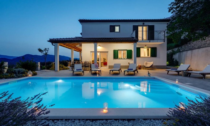Omis Villa | 352 m² Villa ∙ 4 bedrooms ∙ 10 guests
